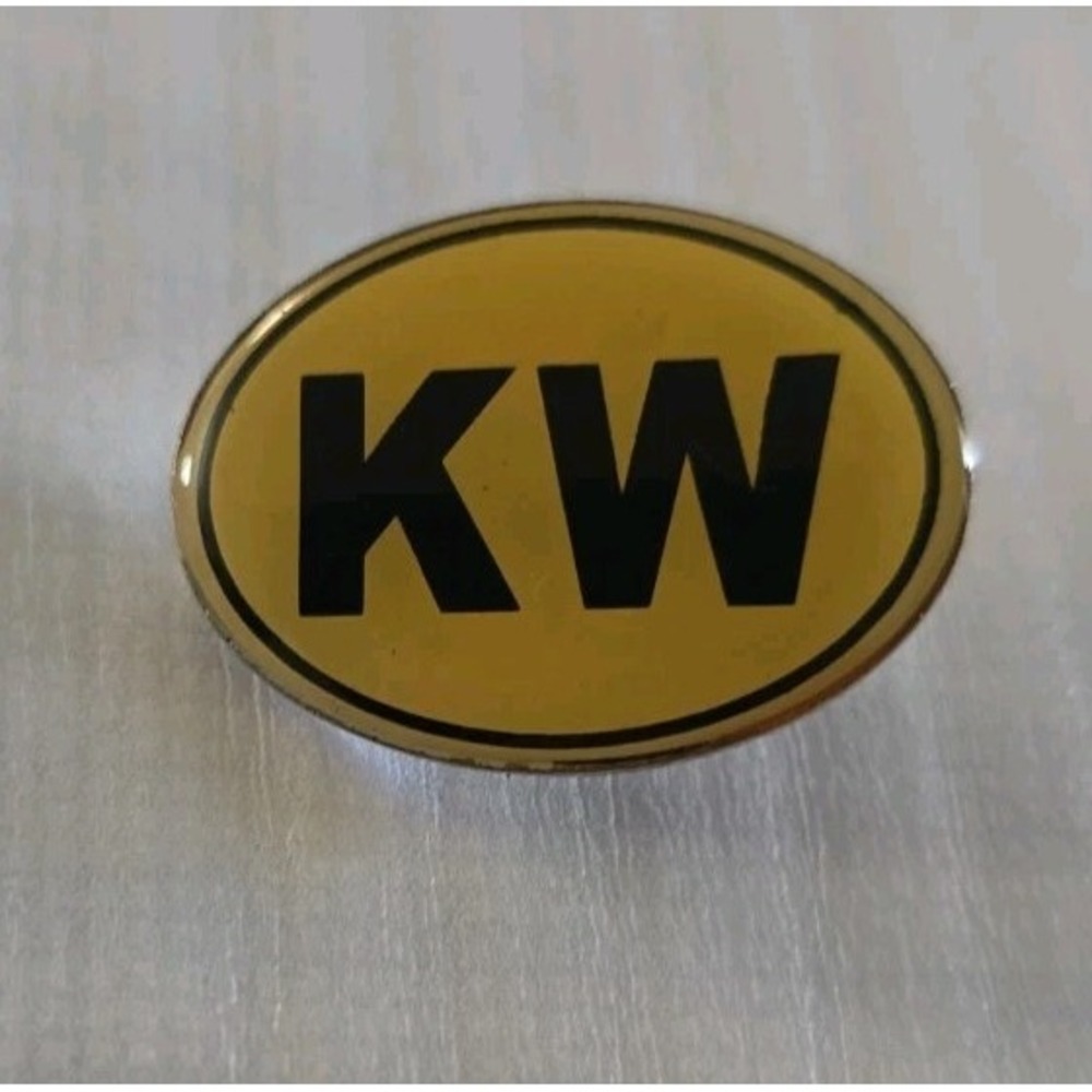 "KW" Oval Lapel Souvenir Pin Key West Florida